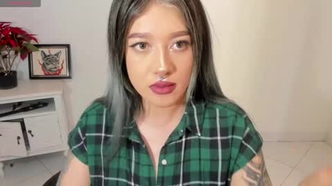 Alicia online show from November 22, 2025, 9:14 pm