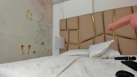 Snapshot of katalellastarr chatting on September 26, 2025, 11:42 pm KatalellaStarr online show from September 26, 2025, 11:42 pm