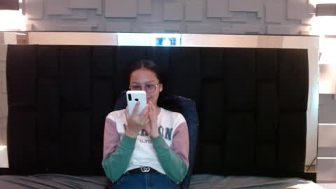 Katalina online show from October 7, 2025, 3:09 pm