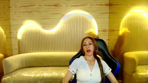 Katalina  online show from May 20, 2026, 8:15 pm