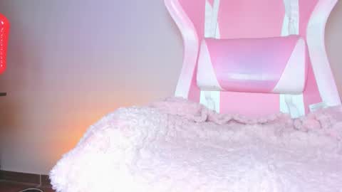 katalinaferreirax online show from December 17, 2025, 11:33 pm