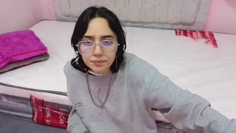 katalinathxandbritney1 online show from September 14, 2025, 9:58 pm