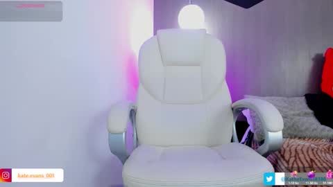 Snapshot of kate_evans1 chatting on October 30, 2025, 5:20 am Kate Evans online show from October 30, 2025, 5:20 am