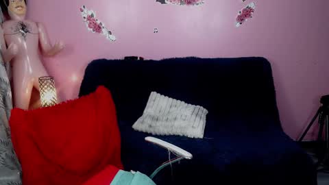 kate_lawrence_ online show from December 13, 2024, 8:20 am