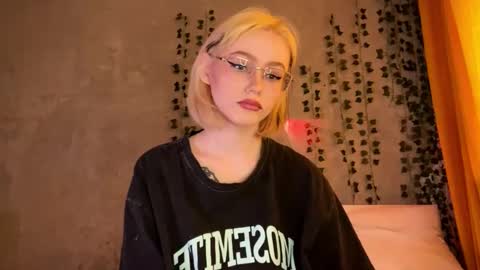 kate_mikki online show from February 4, 2026, 5:02 am