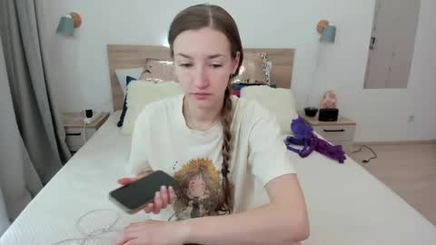 kate_redgar online show from May 7, 2026, 7:47 am