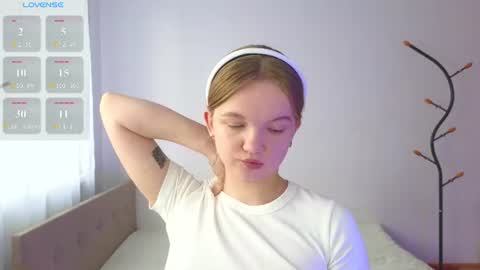 katebunnys online show from June 14, 2026, 11:12 am