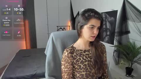 Kate online show from October 6, 2025, 1:19 pm