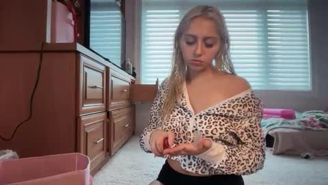 kateharperr online show from December 19, 2025, 7:21 pm