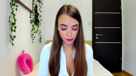 Snapshot of katekanexxx chatting on October 5, 2025, 2:15 pm Kate new profile same me undercostruction online show from October 5, 2025, 2:15 pm