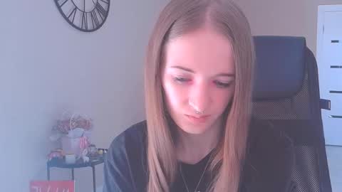 Snapshot of katekayer chatting on September 30, 2025, 8:41 am katekayer online show from September 30, 2025, 8:41 am