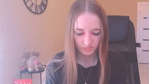 Snapshot of katekayer chatting on October 4, 2025, 11:19 am katekayer online show from October 4, 2025, 11:19 am