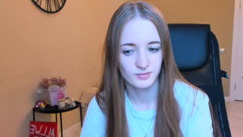 Snapshot of katekayer chatting on October 18, 2025, 9:32 am katekayer online show from October 18, 2025, 9:32 am