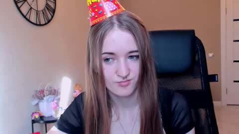 Snapshot of katekayer chatting on October 28, 2025, 11:25 am katekayer online show from October 28, 2025, 11:25 am