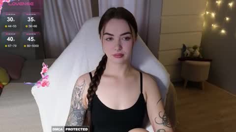 Snapshot of kateleoo chatting on October 18, 2025, 10:05 am Im Kate  online show from October 18, 2025, 10:05 am