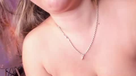 KateMoorex online show from July 9, 2026, 1:37 pm