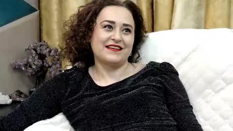 KateQueenston --  online show from May 3, 2026, 11:11 pm