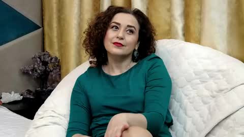 KateQueenston --  online show from May 4, 2026, 8:49 pm