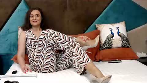 KateQueenston --  online show from July 18, 2026, 10:30 am