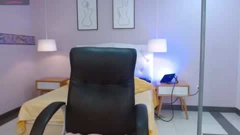 katerin online show from December 3, 2025, 7:34 pm