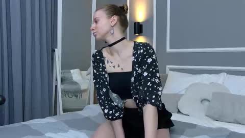 Snapshot of katesteelen chatting on October 22, 2025, 7:52 am Kate online show from October 22, 2025, 7:52 am