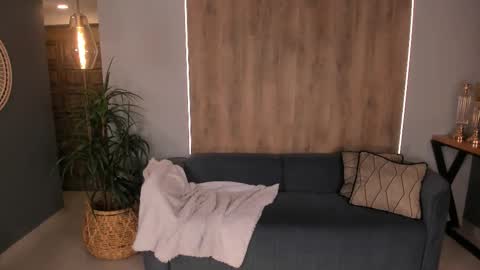 K A T E  online show from November 9, 2025, 1:20 pm