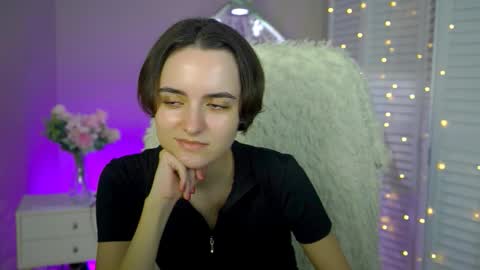 katewillows online show from December 2, 2025, 12:10 pm