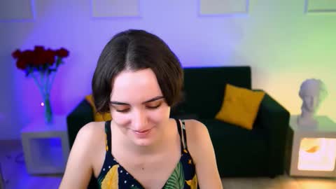 katewillows online show from December 5, 2025, 4:32 am