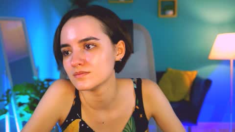 katewillows online show from December 18, 2025, 4:18 am