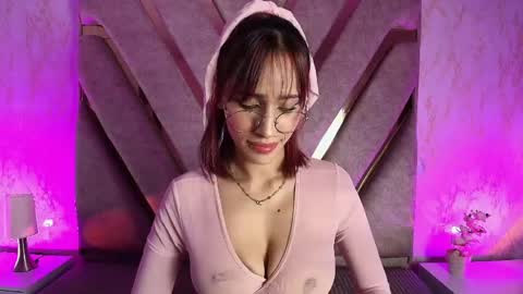 kathe_moore online show from April 23, 2026, 12:51 pm