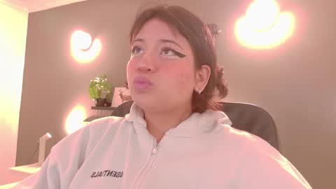 K A T H E  online show from October 6, 2025, 11:29 am