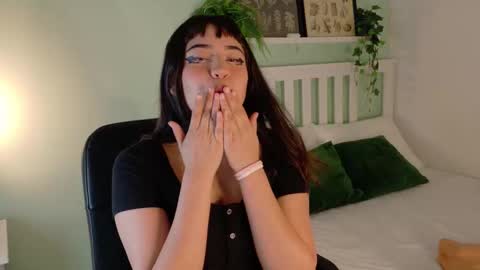 K A T H E  online show from October 13, 2025, 11:43 am