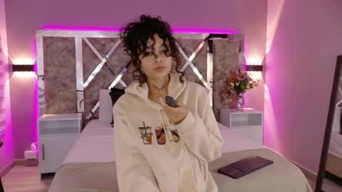 Snapshot of kathegomez_ chatting on May 19, 2026, 2:40 am KatheGomez online show from May 19, 2026, 2:40 am