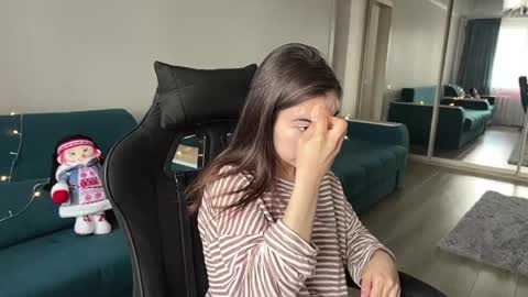 Snapshot of katheleenschraub chatting on June 3, 2026, 8:06 am Elle online show from June 3, 2026, 8:06 am