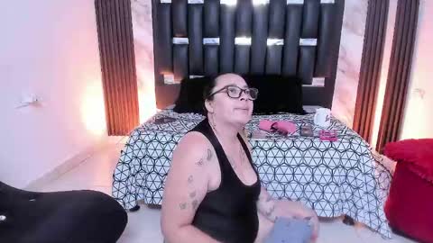 Snapshot of katherina_diaz chatting on May 13, 2026, 2:42 am Katherina online show from May 13, 2026, 2:42 am