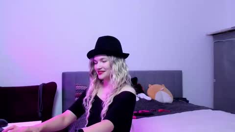 Snapshot of katherinemidnight chatting on October 10, 2025, 3:44 pm Katherine online show from October 10, 2025, 3:44 pm