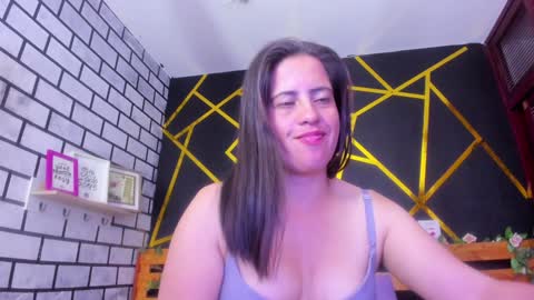 Paola online show from December 18, 2024, 4:06 pm