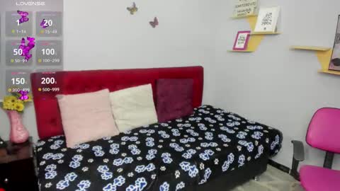 Snapshot of kathina_giraldo chatting on October 8, 2025, 1:20 pm Paola online show from October 8, 2025, 1:20 pm