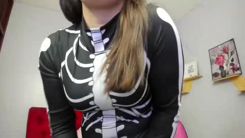 Snapshot of kathina_giraldo chatting on October 30, 2025, 1:12 pm Paola online show from October 30, 2025, 1:12 pm