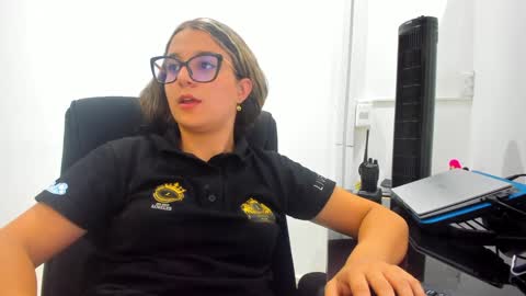 Snapshot of katia_foxx chatting on December 22, 2024, 7:52 pm Khaterine online show from December 22, 2024, 7:52 pm