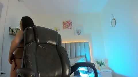 Katia  online show from October 18, 2025, 11:33 am