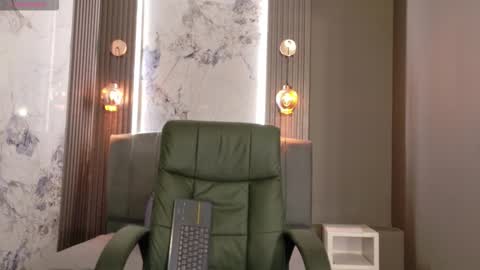 Snapshot of katia_green chatting on October 13, 2025, 11:10 am Katia online show from October 13, 2025, 11:10 am