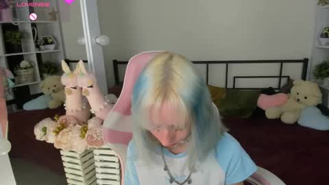 Katia  online show from April 24, 2026, 5:32 am