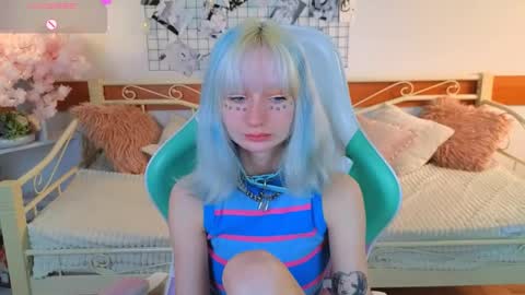 Katia  online show from April 25, 2026, 5:21 am