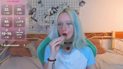 Katia  online show from May 6, 2026, 5:29 pm