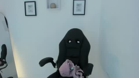 Katia  online show from May 9, 2026, 8:03 pm
