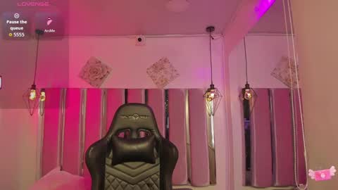 Snapshot of katia_ws chatting on October 23, 2025, 12:04 pm KATIA  online show from October 23, 2025, 12:04 pm