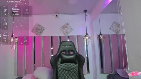 Snapshot of katia_ws chatting on October 27, 2025, 12:31 pm KATIA  online show from October 27, 2025, 12:31 pm