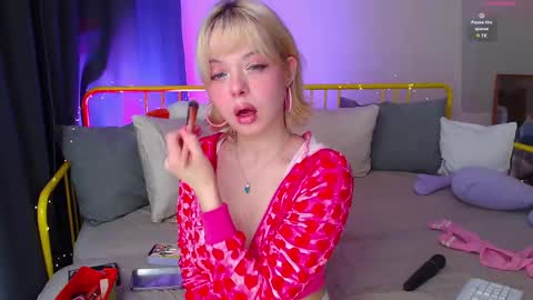 Snapshot of katie_deville chatting on March 3, 2025, 3:31 pm Katie Deville online show from March 3, 2025, 3:31 pm