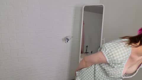 Snapshot of katie_ktk chatting on September 27, 2025, 1:49 pm Katie online show from September 27, 2025, 1:49 pm